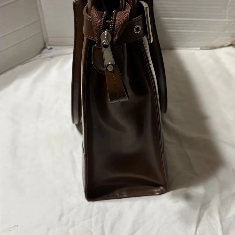 Franklin Covey leather bag with multiple compartments and padding. NWOT